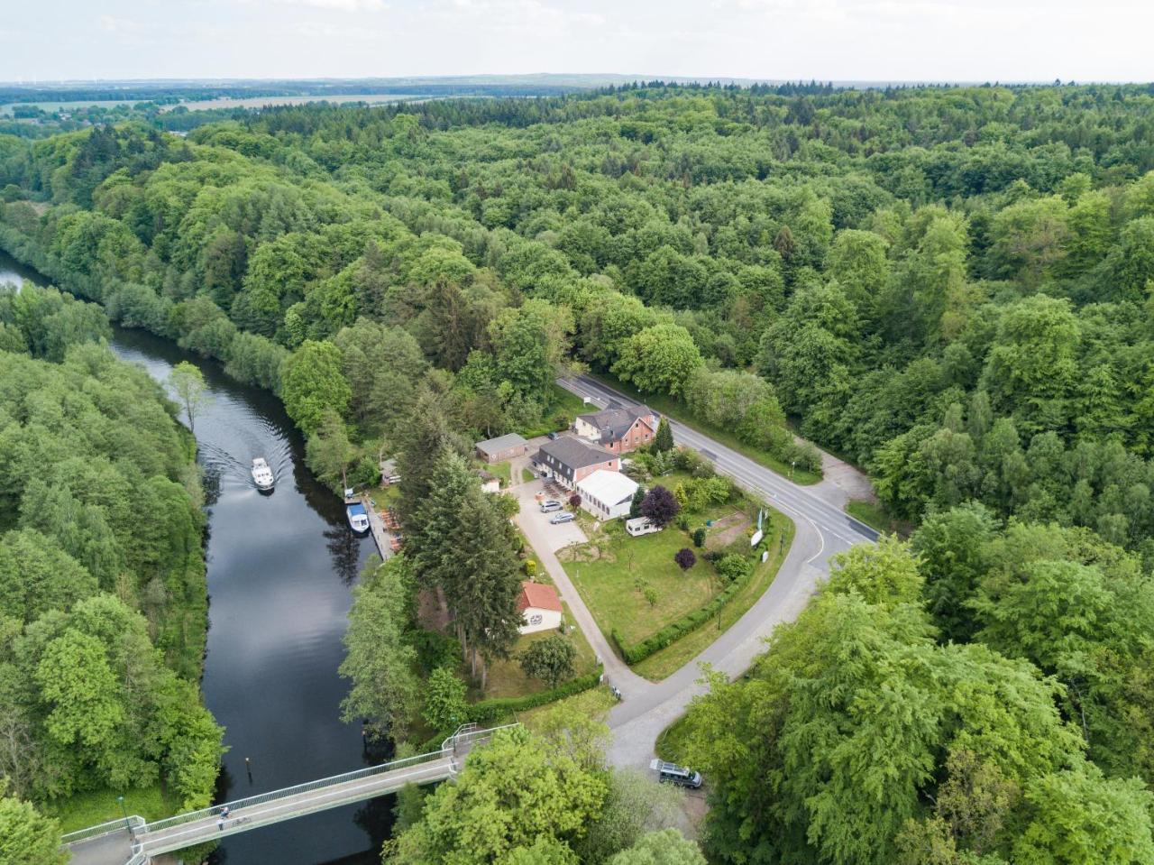 Pension "Am Brunnen" Parchim Exteriör bild